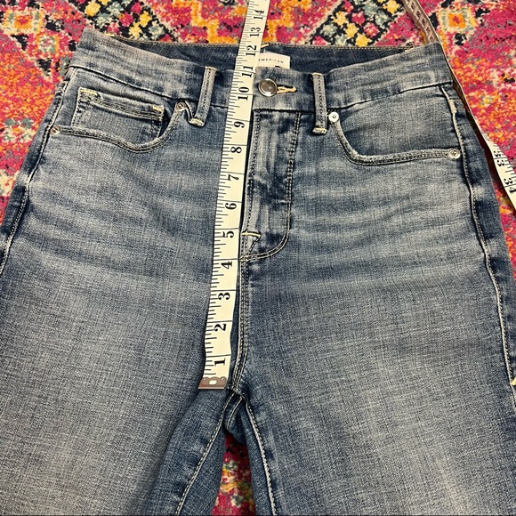 Like New Good American Good Waist Crop w/ Chewed Hem - Size 2/26 - Picture 9 of 10